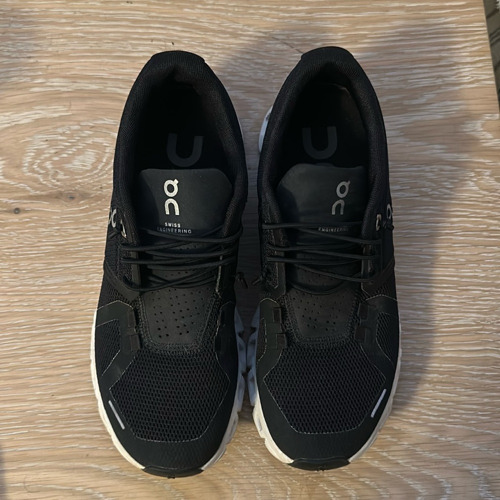 Black on cloud shoes, barely worn, size 6.5 women’s